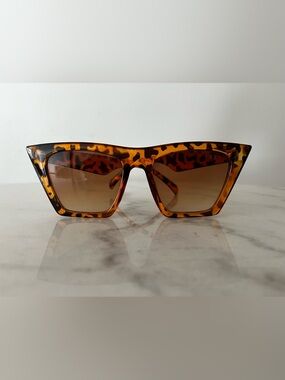 INDY Nolita cat eye sunglasses tortoise